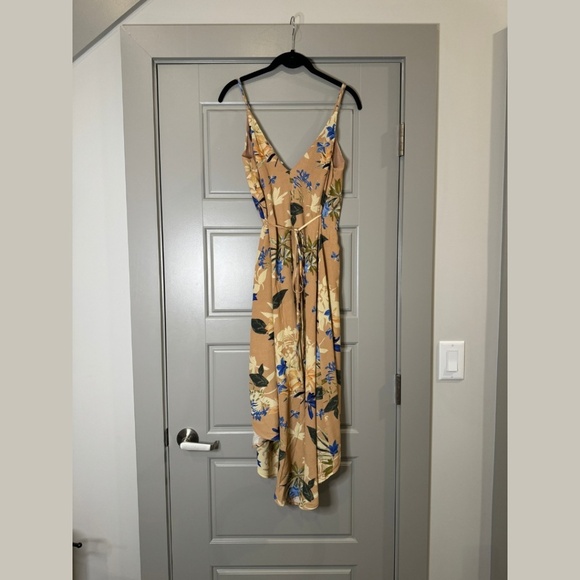 ASTR THE LABEL | Sleeveless floral midi wrap dress - Picture 2 of 10
